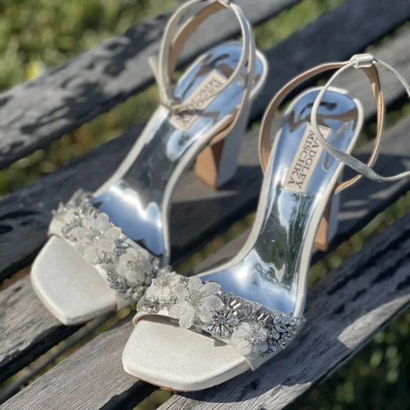 - Badgley Mischka Alexa Rhinestone flower ornament white satin embellished…8.5 - Picture 5 of 16